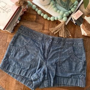 LOFT size 4 jean shorts with button accents on either leg.